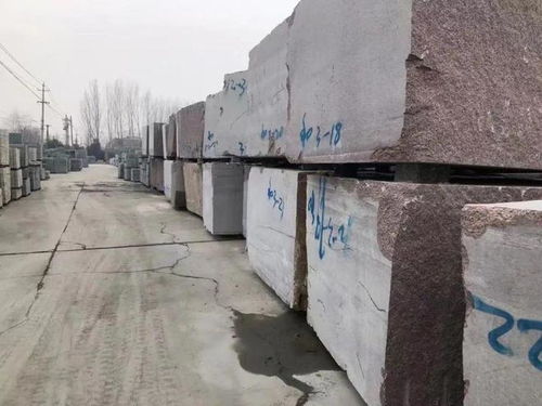 广场芝麻灰石材地铺路沿石加工及铺装施工指南